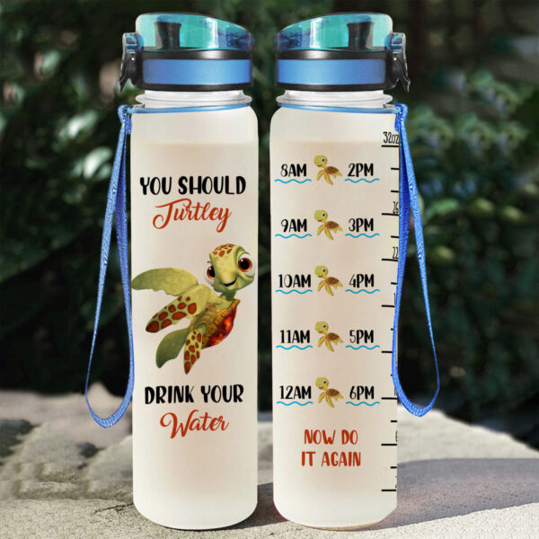 Alternative view of Gearhumans You Should Turtley Drink Your Water- Sea Turtle Water Tracker Bottle